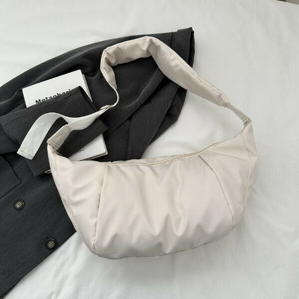 New solid color large capacity shoulder bag crossbody bag dumpling bag [white]