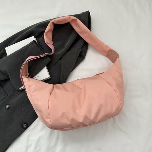 New solid color large capacity shoulder bag crossbody bag dumpling bag [pink]