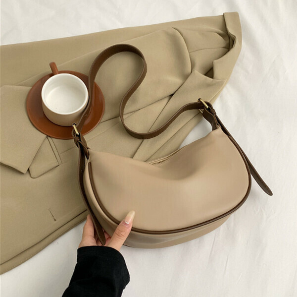 New Versatile Soft Leather Large Capacity Crossbody Bag Dumpling Bag [Card Brown]