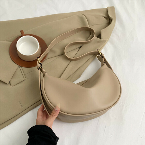 New Versatile Soft Leather Large Capacity Crossbody Bag Dumpling Bag [Khaki Color]
