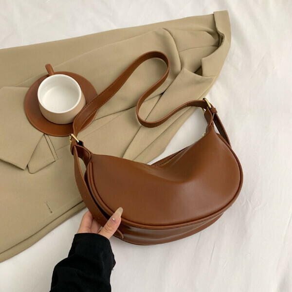 New Versatile Soft Leather Large Capacity Crossbody Bag Dumpling Bag [Brown]
