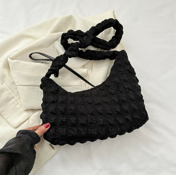 New solid color pleated one-shoulder crossbody bag [black]