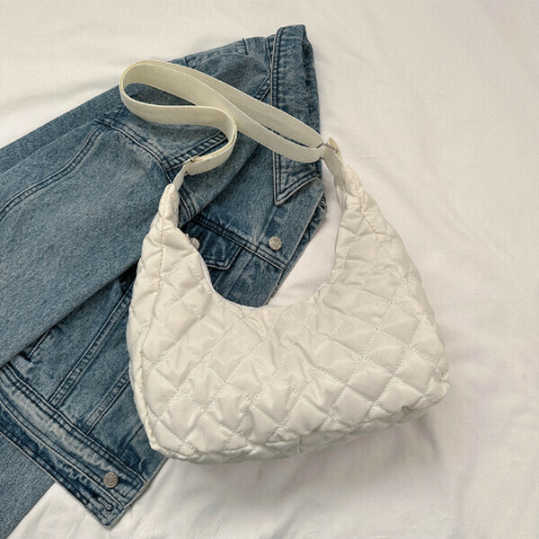 New versatile solid color rhombus shoulder bag crossbody bag dumpling bag [white]