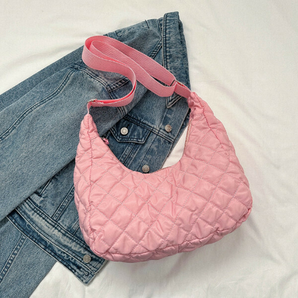 New versatile solid color rhombus shoulder bag crossbody bag dumpling bag [pink]