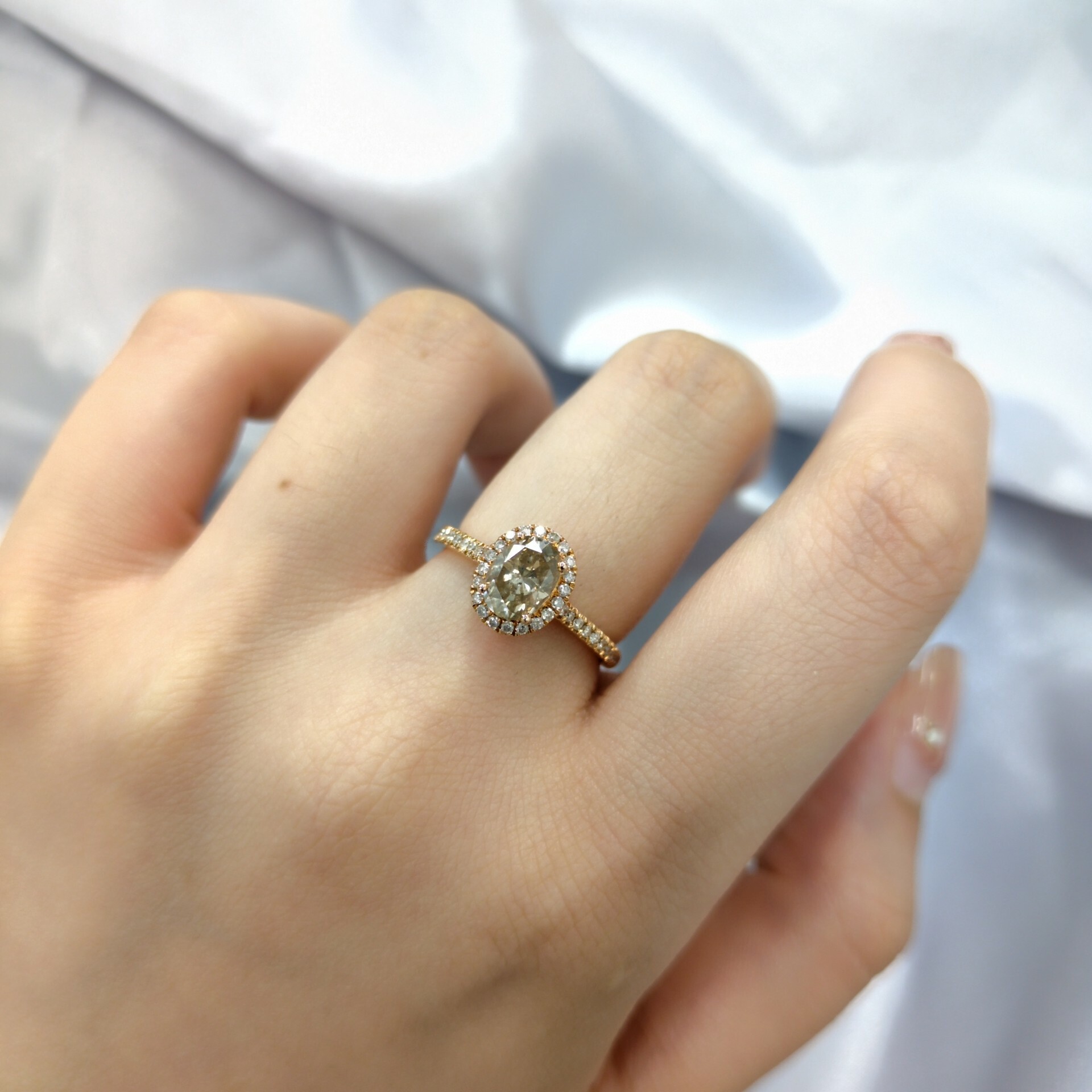 全新18K玫瑰金【單粒84份咖啡鑽石】配小鑽共95份鑽石戒指