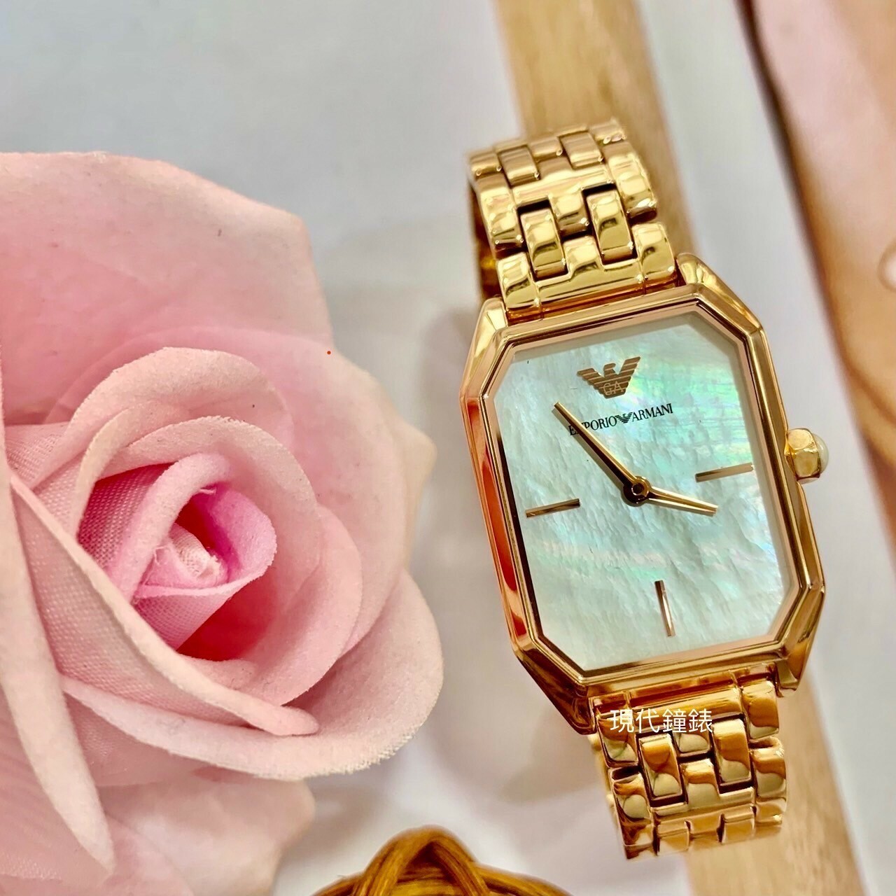 【EMPORIO ARMANI 亞曼尼】珍珠母貝玫瑰金方形女錶AR11147 28mm 現代鐘錶