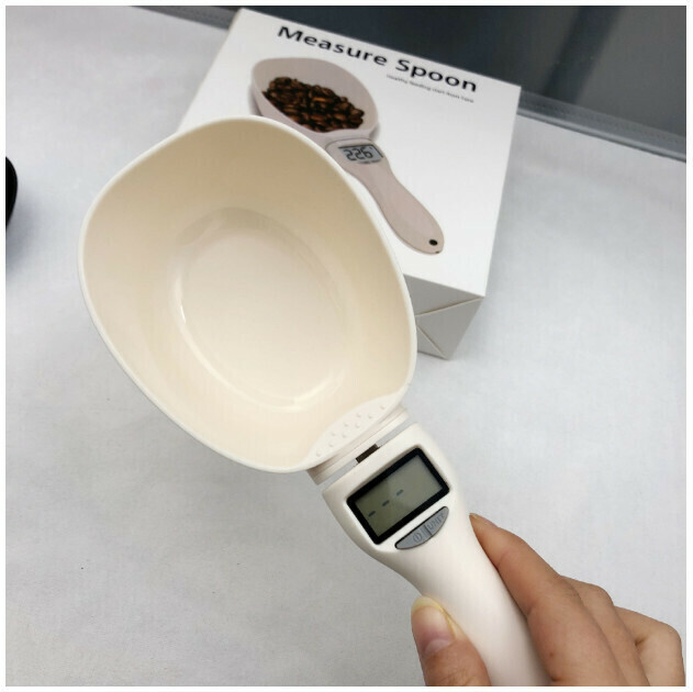 激抵電子秤寵物糧食秤手持量勺（米白色 800g/0.1g 尺寸：23*9.3*5.1CM）