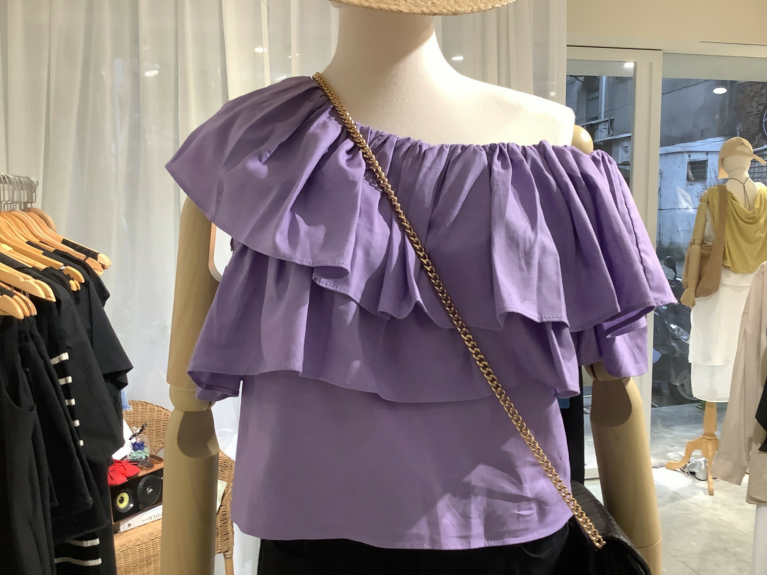 斜肩荷葉領上衣(白/紫/黑)