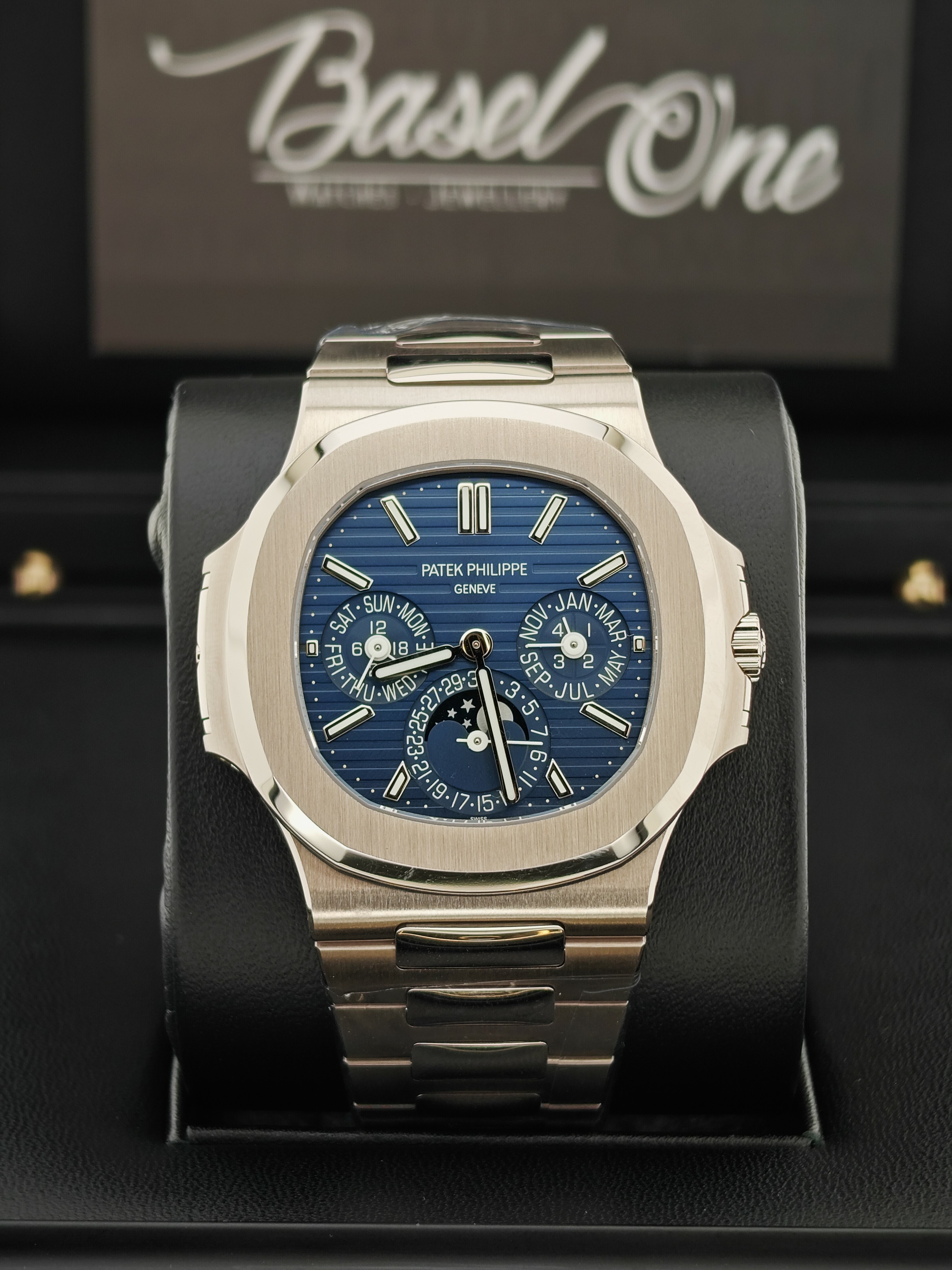 BRAND NEW 5740/1G-001 5740 PATEK PHILIPPE NAUTILUS BLUE DIAL WHITE GOLD SELF-WINDING 40 MM