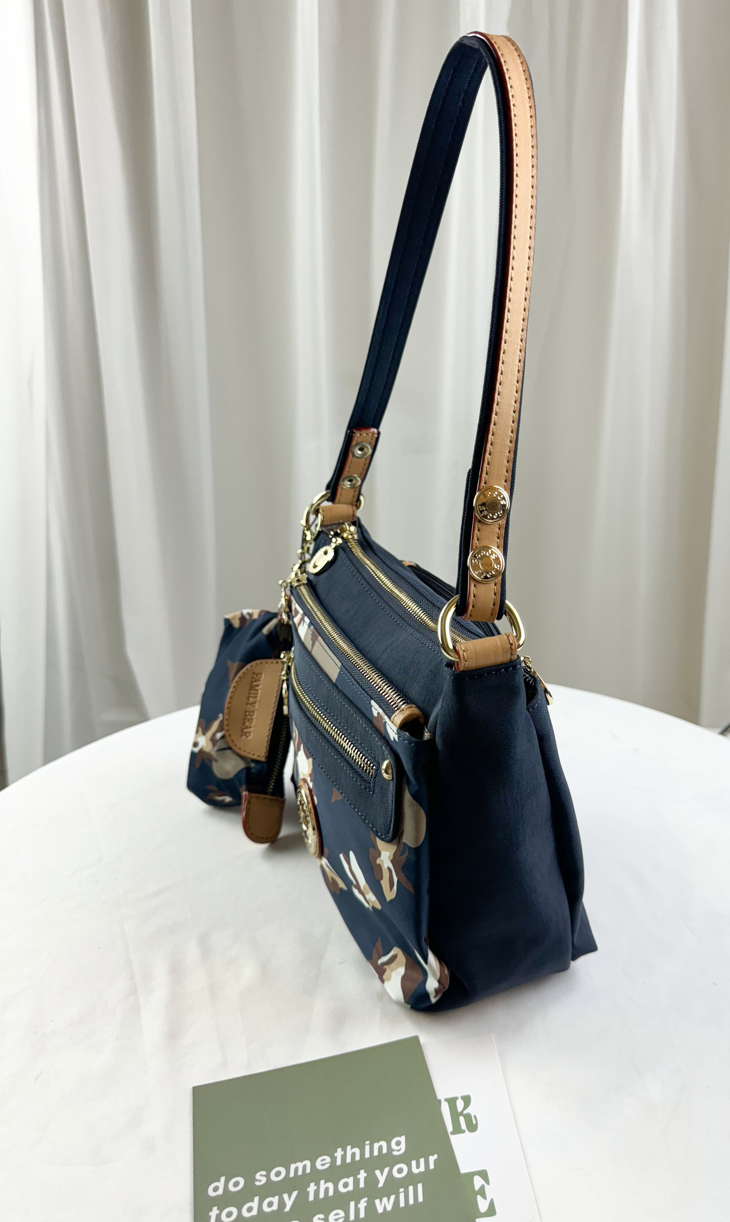 FamilyBear 蝴蝶花拼接藍防潑水肩背包 / 側背包  附零錢包  #2820