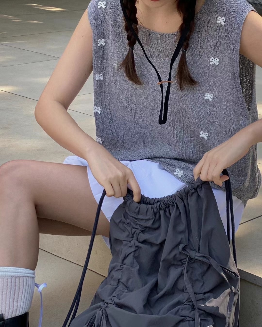 薄針織小蝴蝶結刺繡vest