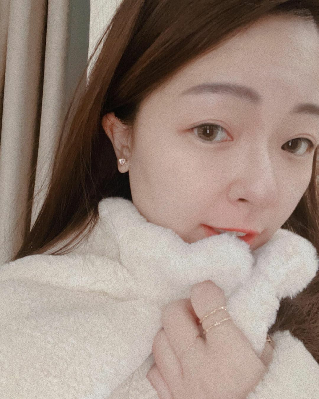 玫瑰金三角花朵邊月光石耳環