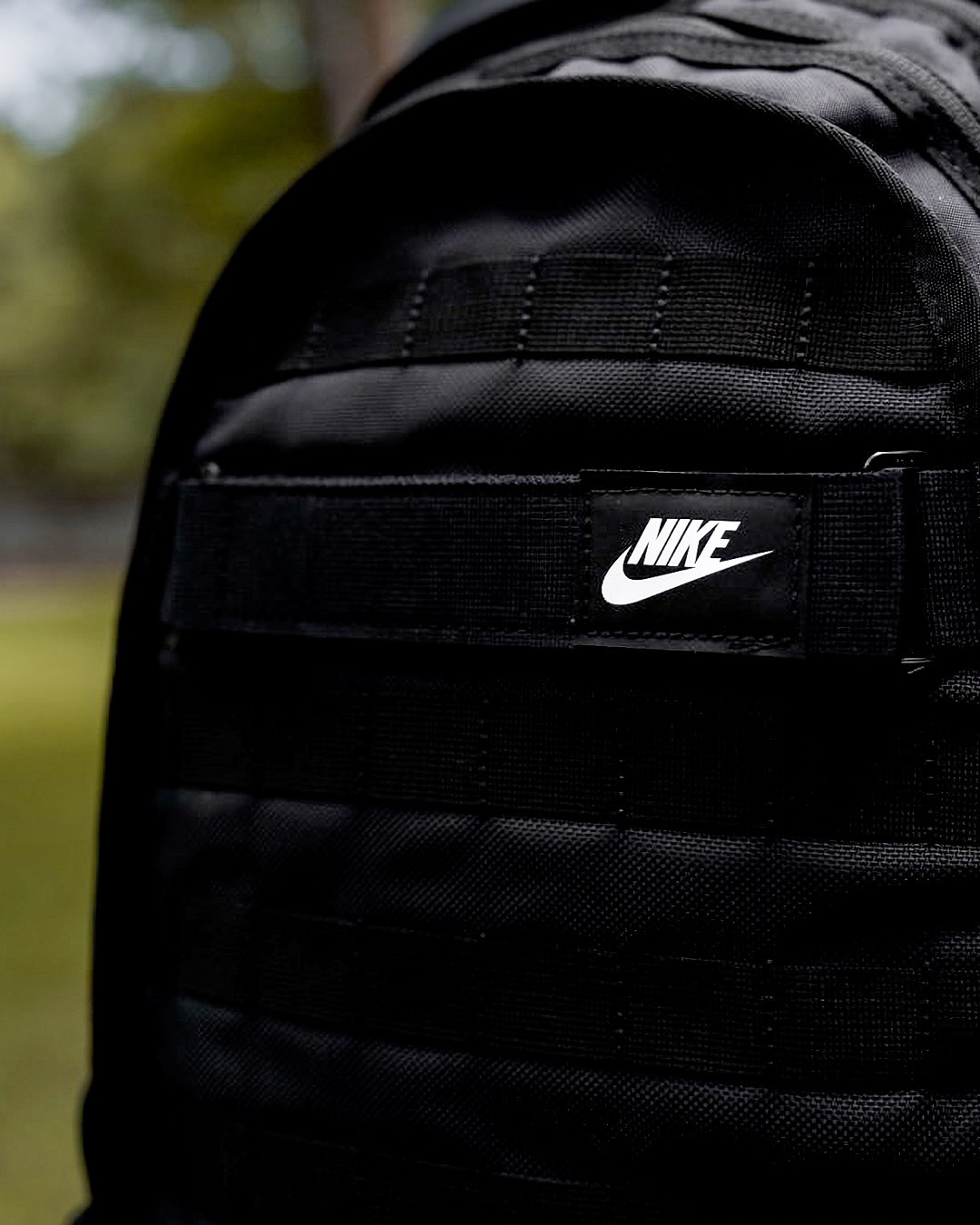 男生們一定愛這種方便耐用又好搭配的包款 兩天一夜的旅行 不怕漏東漏西 一咖全部裝好🔥