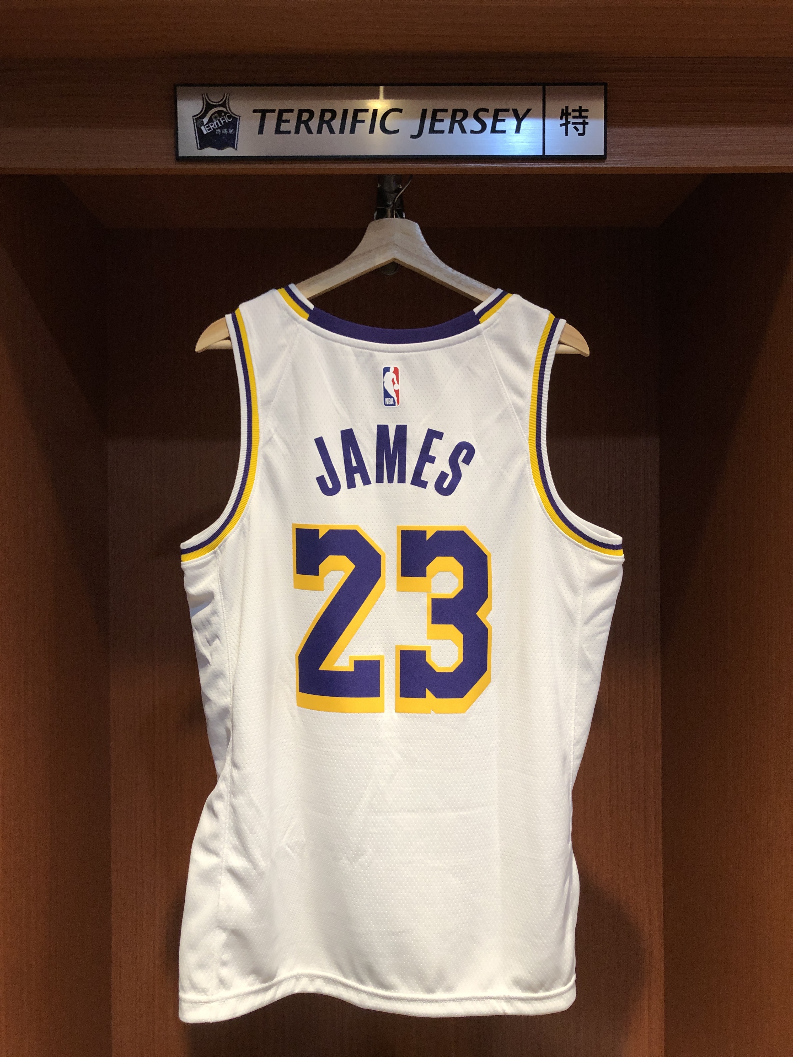 NBA球衣 Lebron James 洛杉磯湖人白 Association Nike Swingman 球迷版 熱轉印 含贊助商標 全新