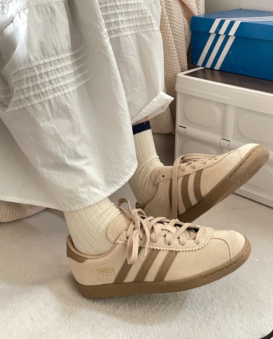 <連線代購商品><限時折扣特價>ADIDAS STADT 小麥 泰迪熊 奶茶 T頭鞋 扁鞋 低筒休閒鞋【JI1886】