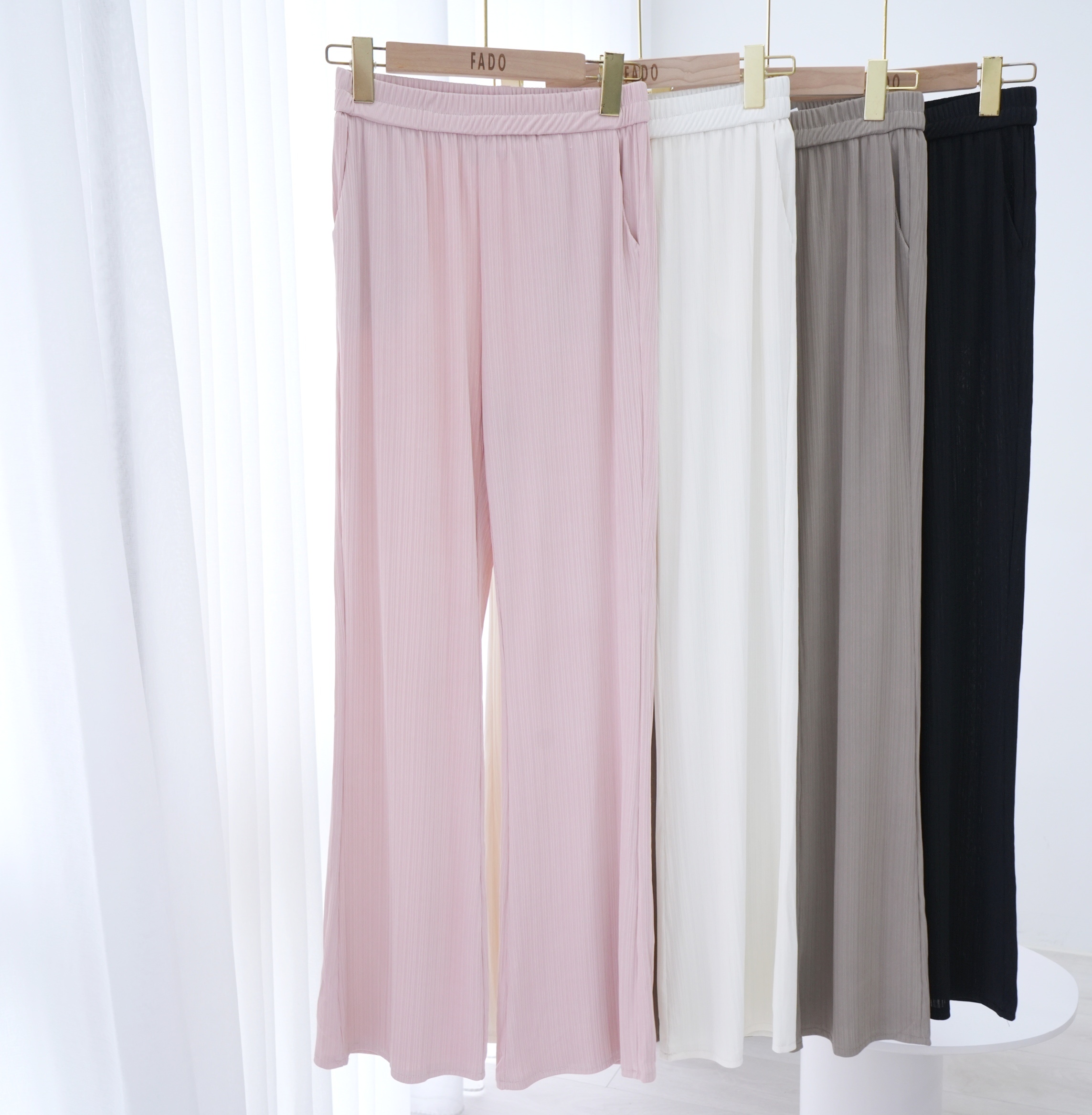 法朵Fado shop｜舒適坑條微喇叭褲 2731040 四色