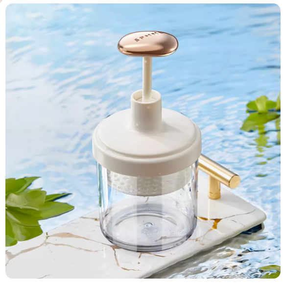 Popular facial cleanser foamer ([white] automatically rebounds when pressed)
