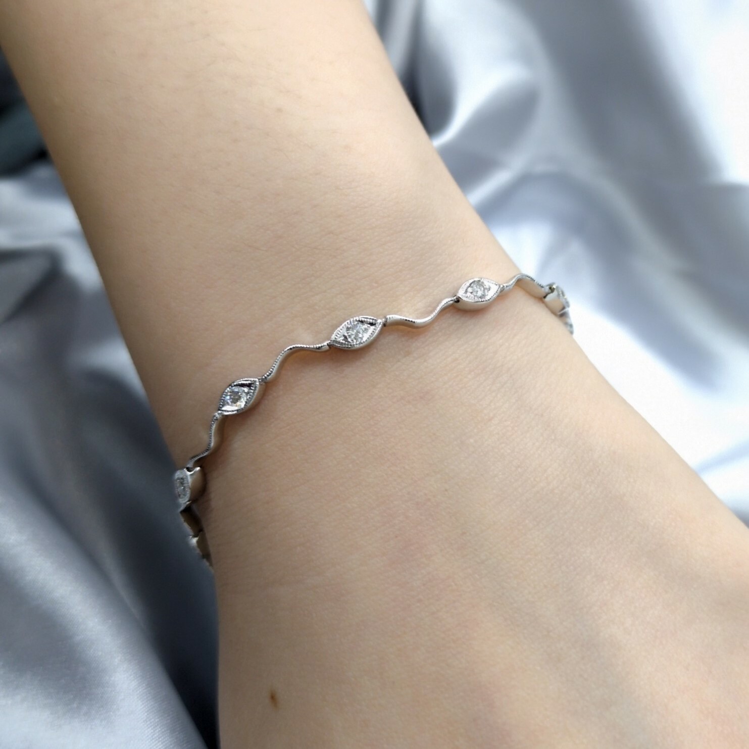 全新18K白金49份鑽石手鍊