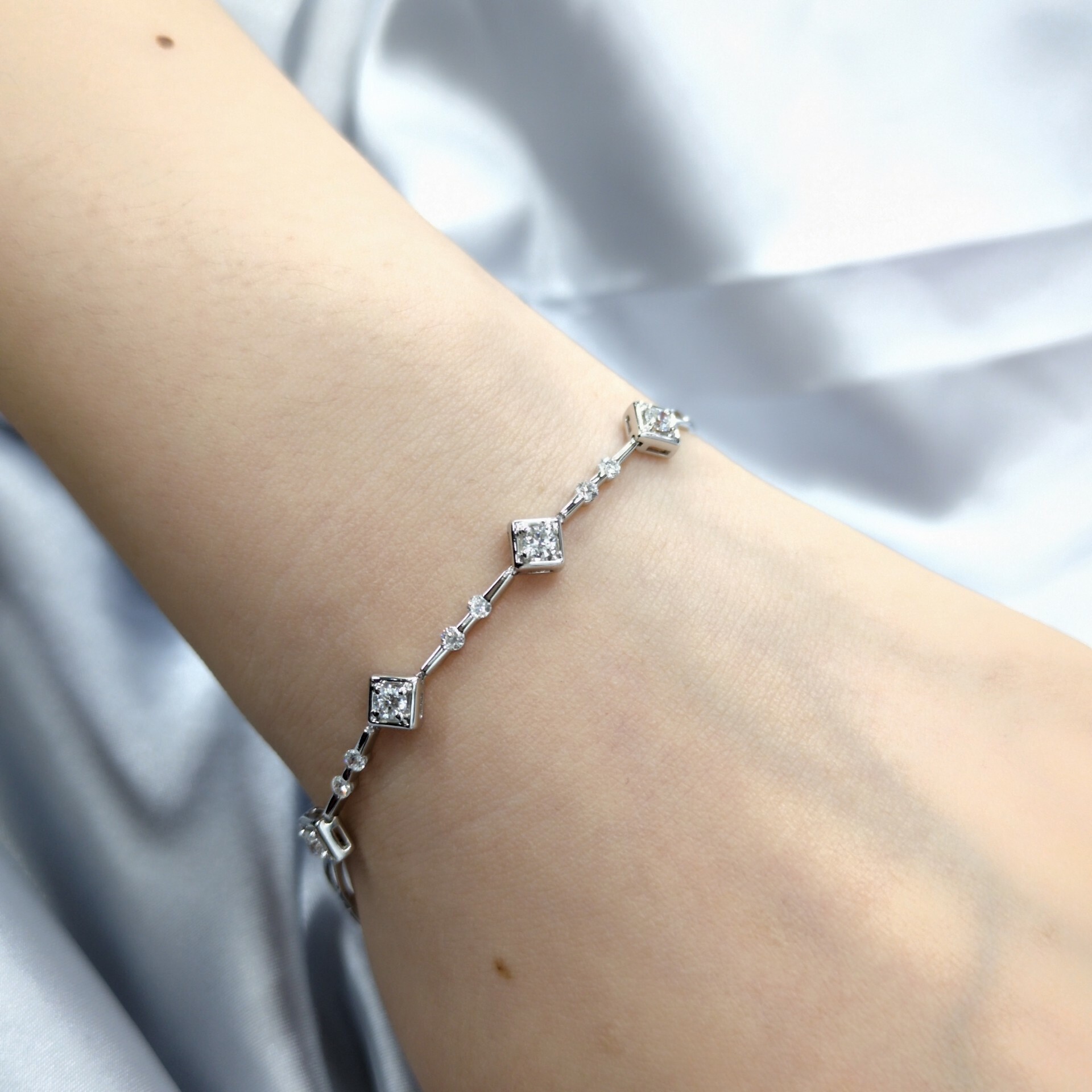 全新18K白金56份鑽石手鍊