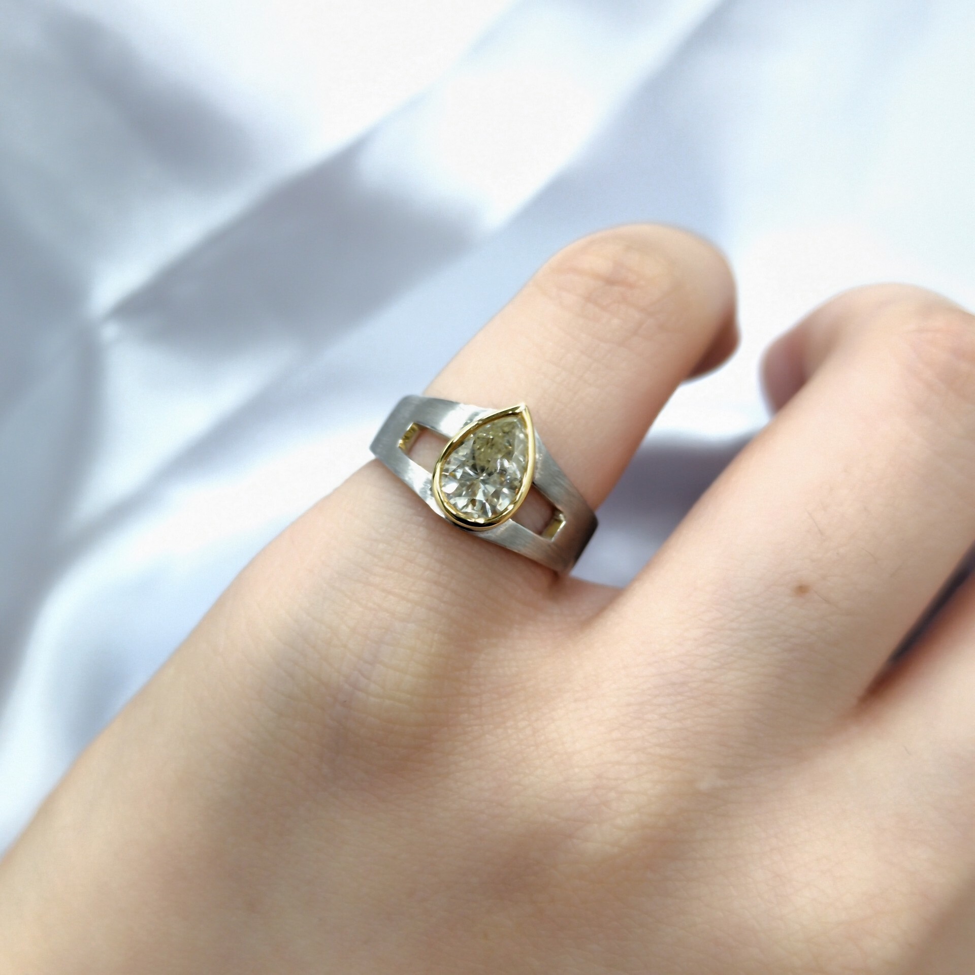 18K Gold 0.83ct Fancy Yellow Pear Shaped Diamond Ring