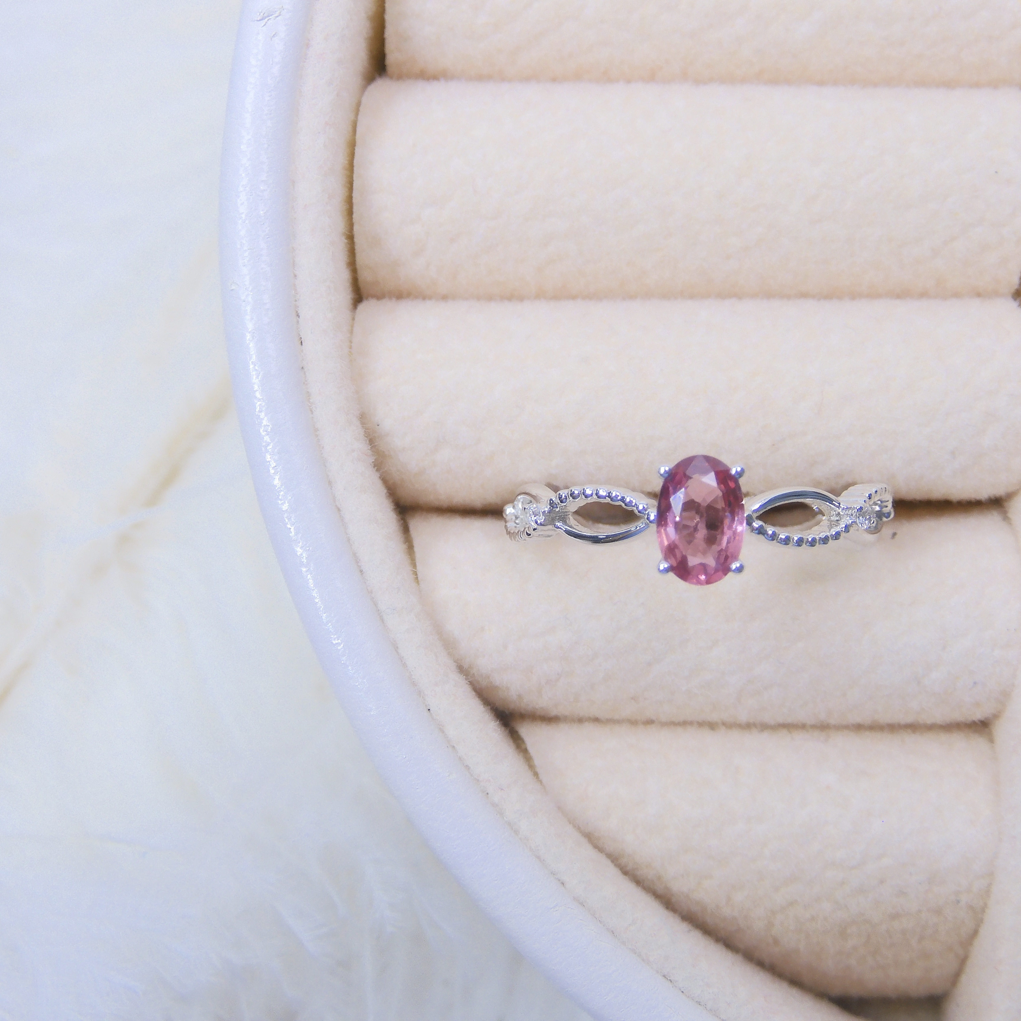 18K金 0.59ct 粉紅色藍寶石戒指