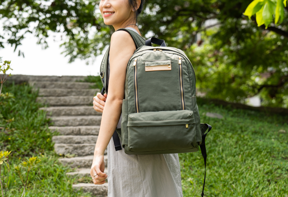 輕旅行後背包-軍綠色 SOS1381-324情境照