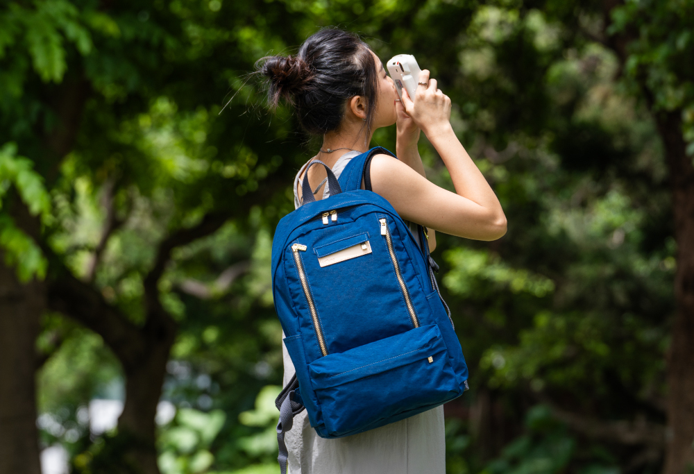 輕旅行後背包-海軍藍 SOS1381-225情境照