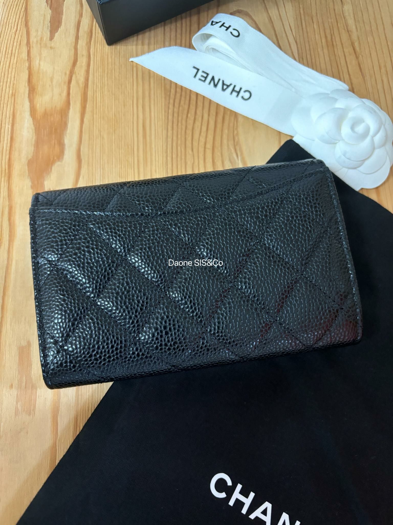 CHANEL 黑色銀釦牛皮經典中夾