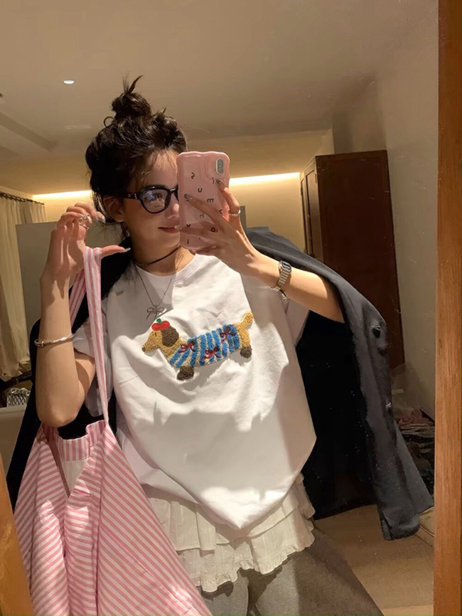 立體繡花oversize短腿可愛辣腸狗狗-實拍