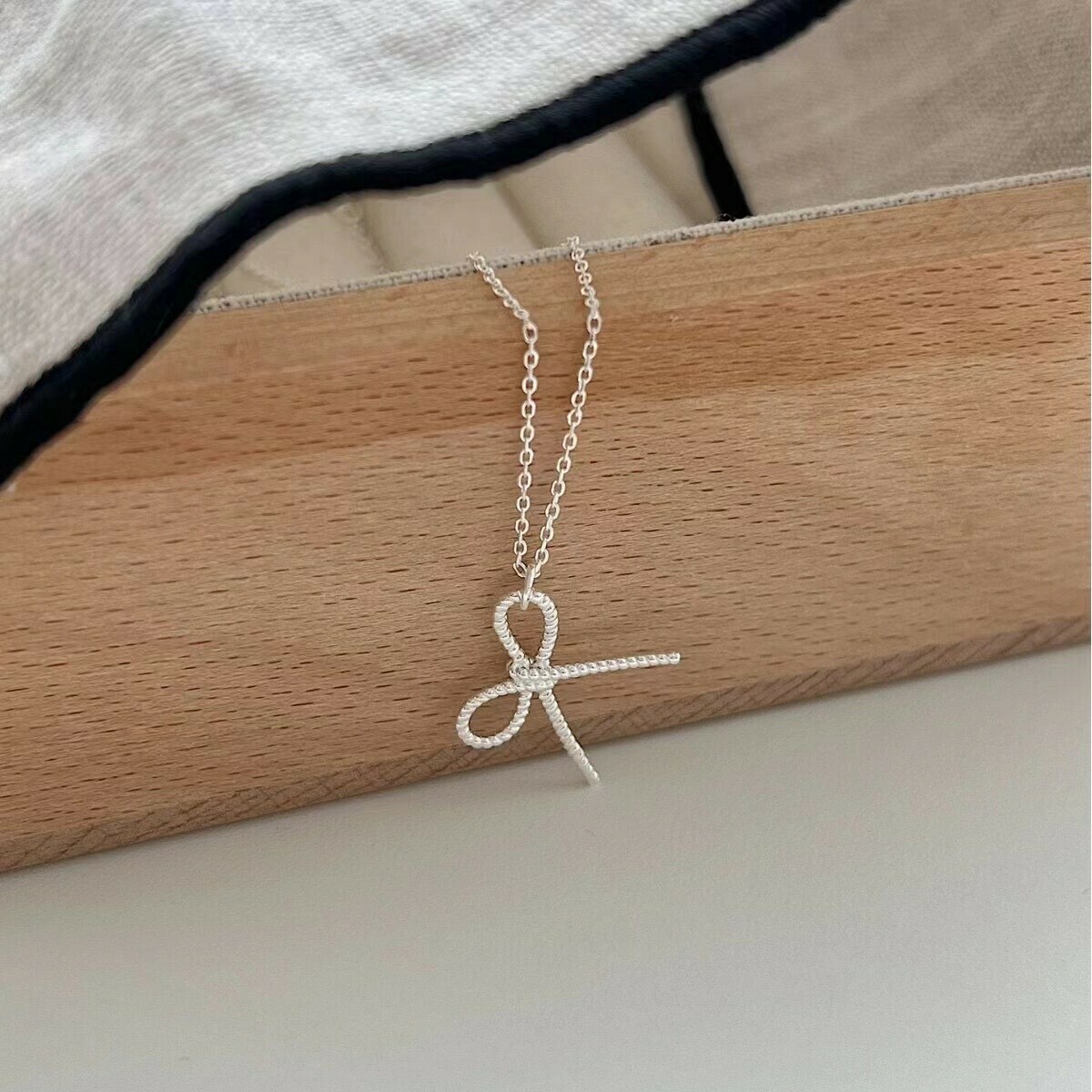 B04麻花蝴蝶結純銀鎖骨鏈