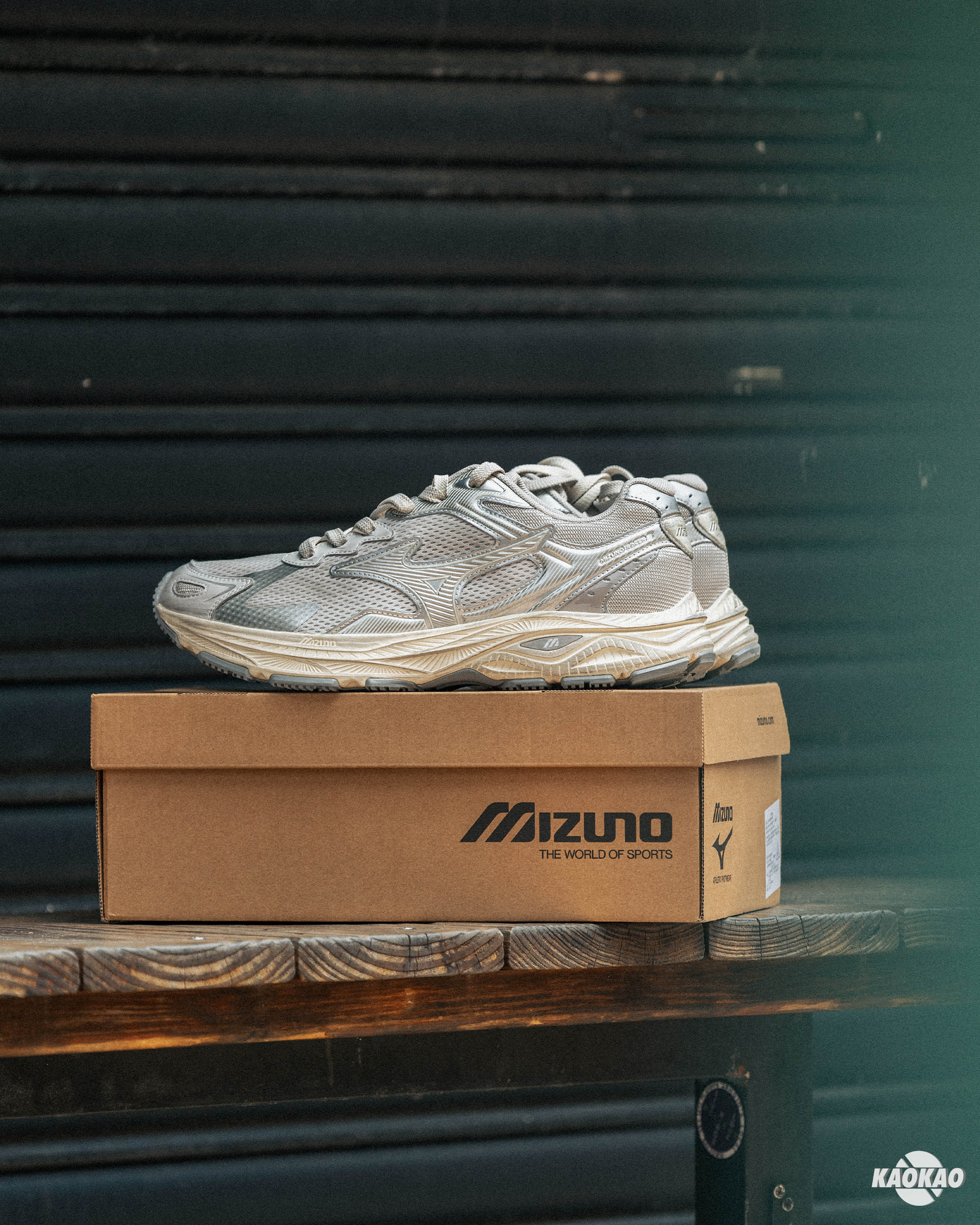 『預購7~14工作天發貨』美津濃 MIZUNO RACER S 復古做舊金屬灰銀跑鞋 【D1GH223518】