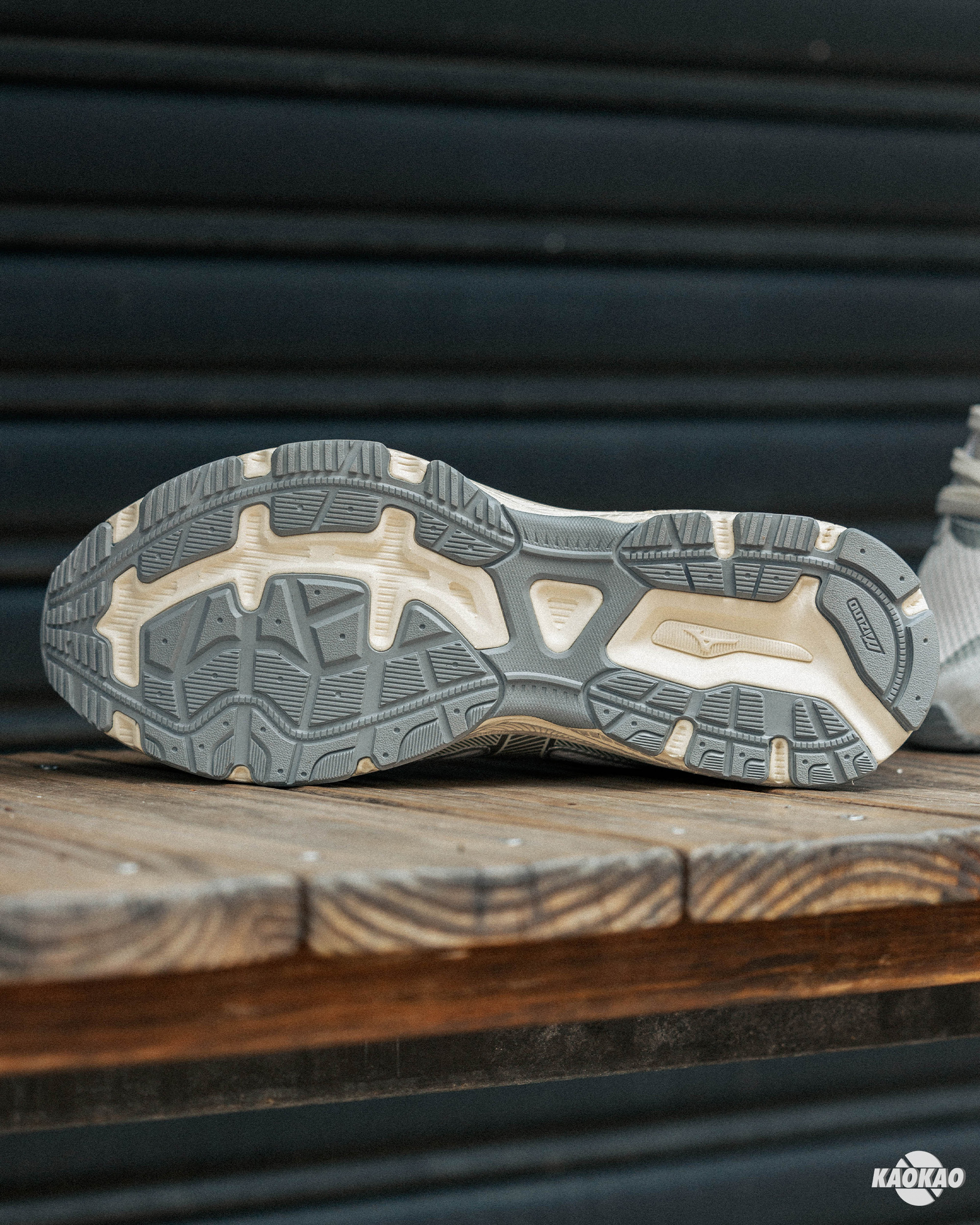 美津濃MIZUNO RACER S 復古做舊金屬灰銀跑鞋【D1GH223518】