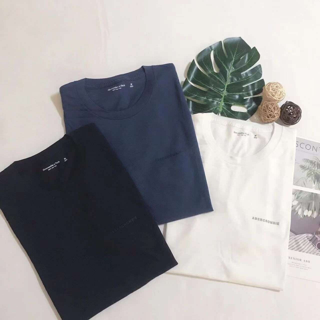 A & F SMALL LOGO TEE