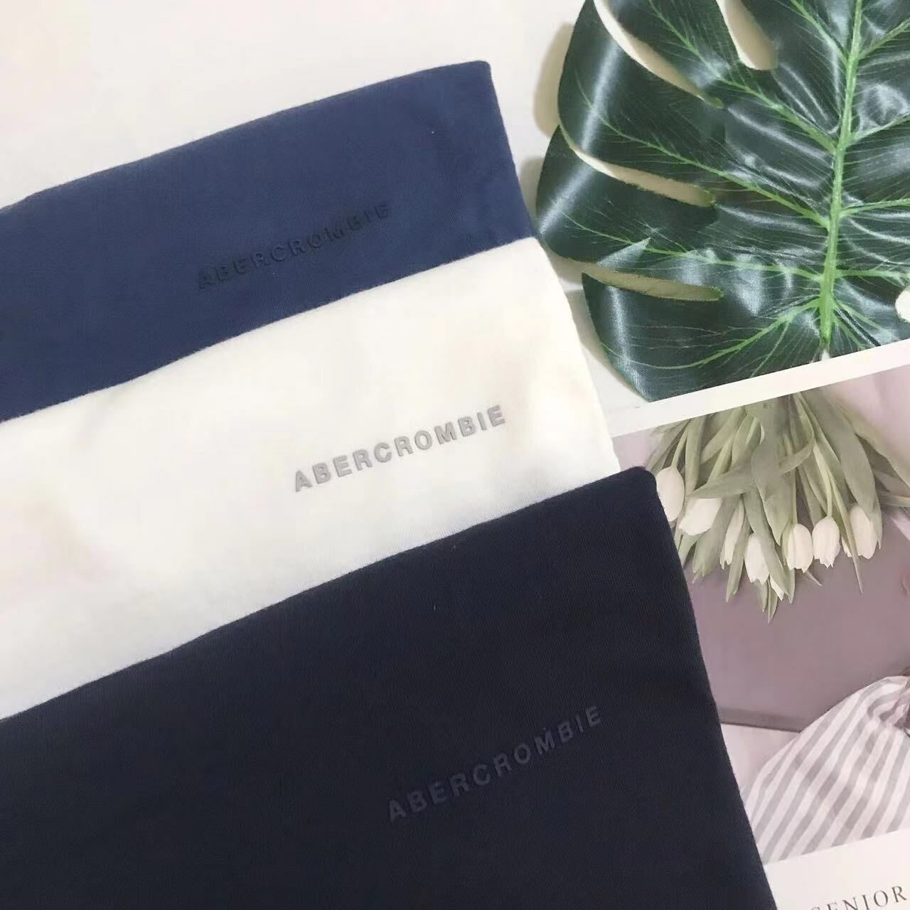 A & F SMALL LOGO TEE