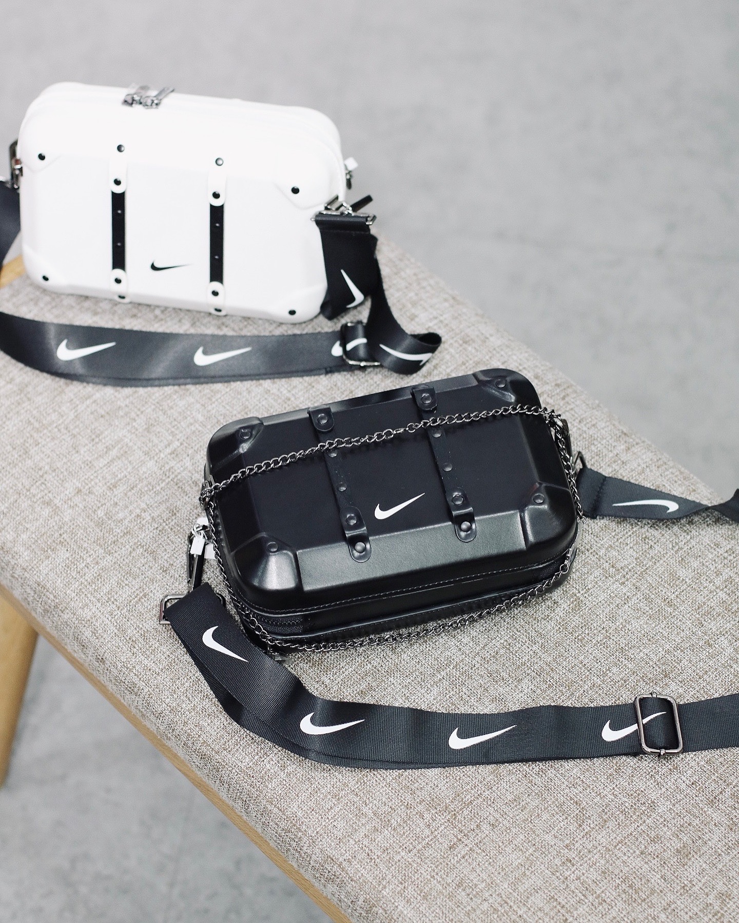 Nike 會員隨身包 斜挎包 軟皮皮革 相機包 （黑色）