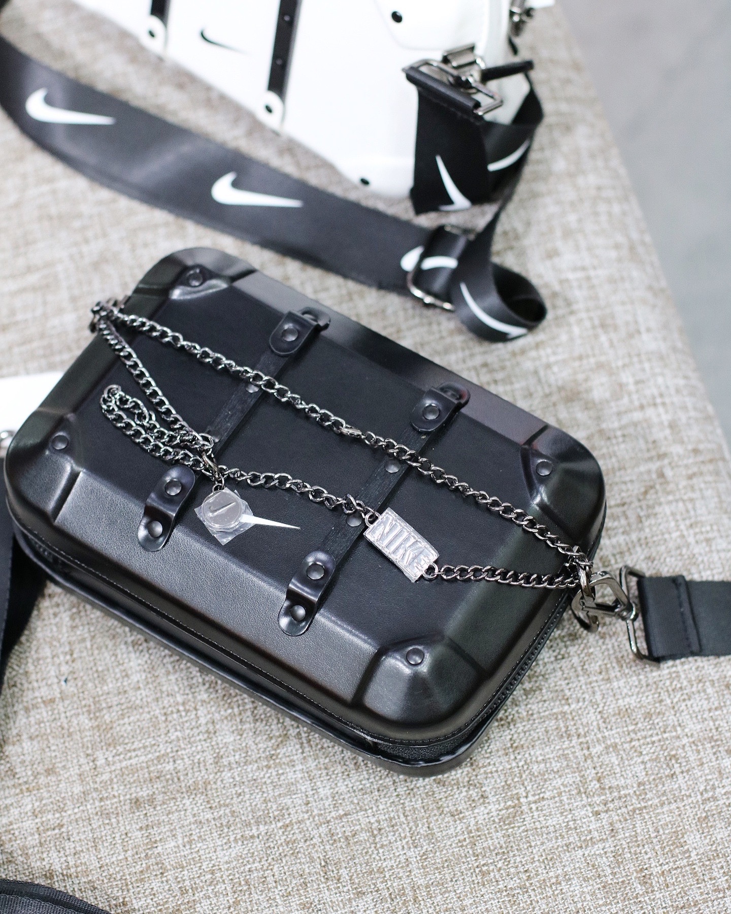 Nike 會員隨身包 斜挎包 軟皮皮革 相機包 （黑色）