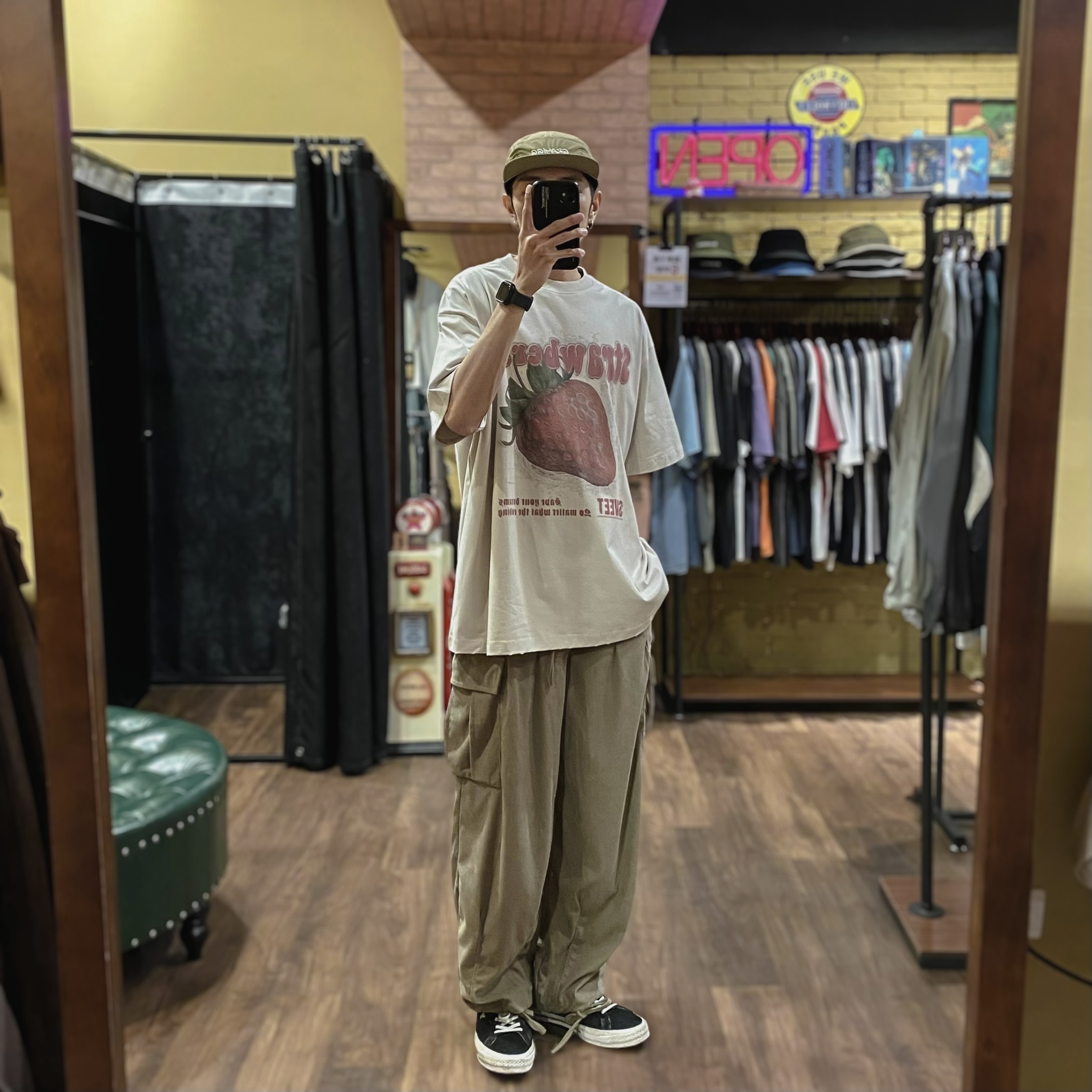 230g小破壞領草莓圖TEE