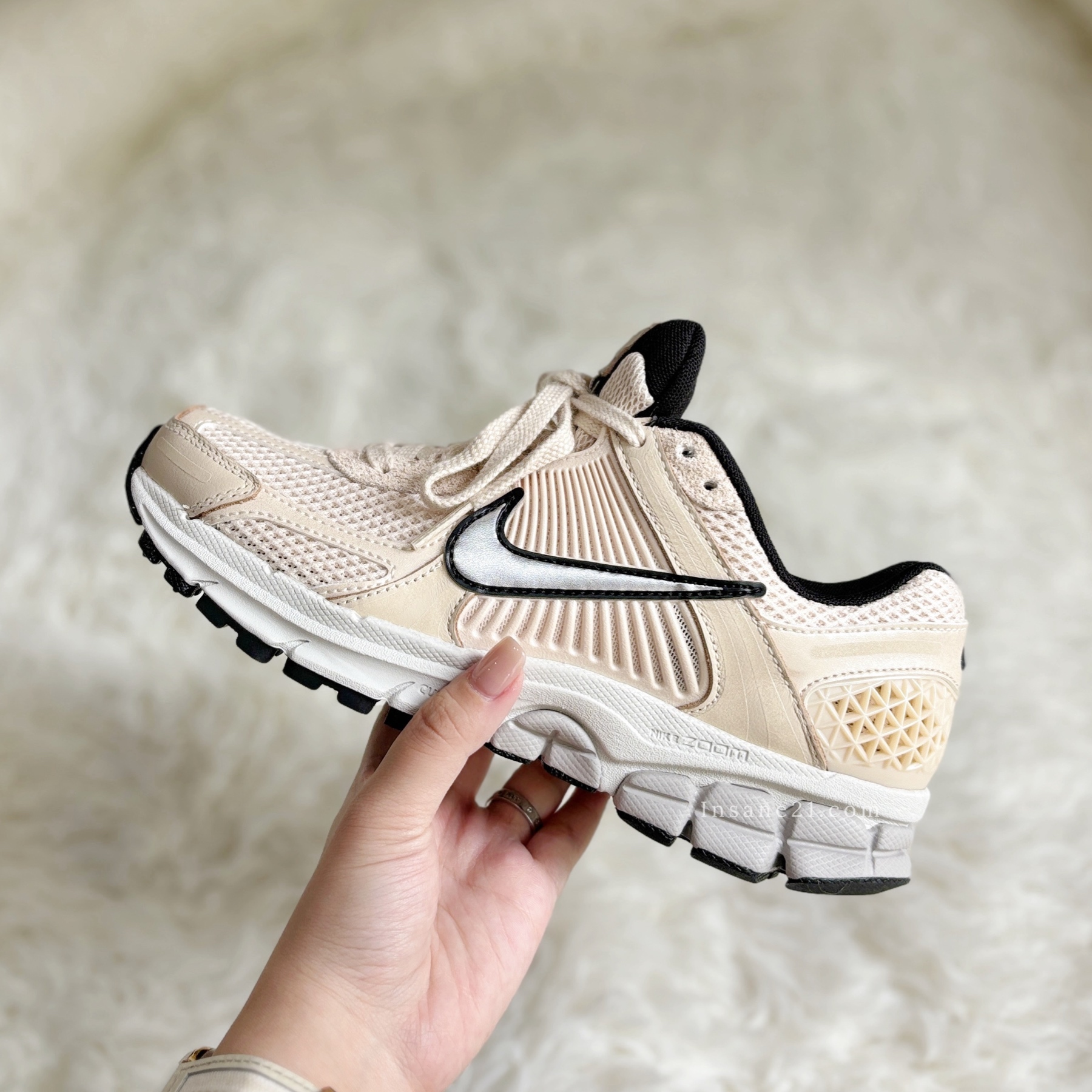 NIKE WMNS ZOOM VOMERO 5 