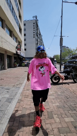 搖滾明星着色寬鬆短袖T恤