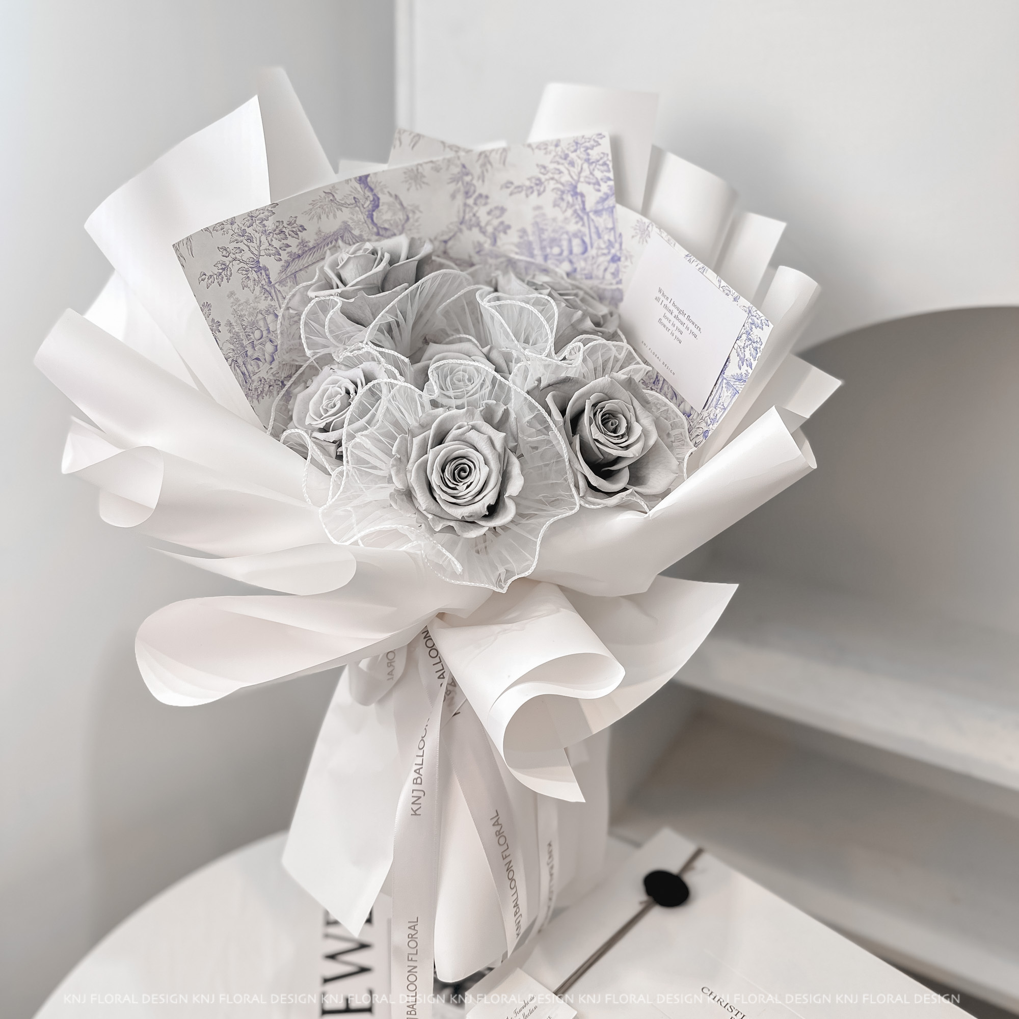 頂級晨霧灰永生玫瑰花束