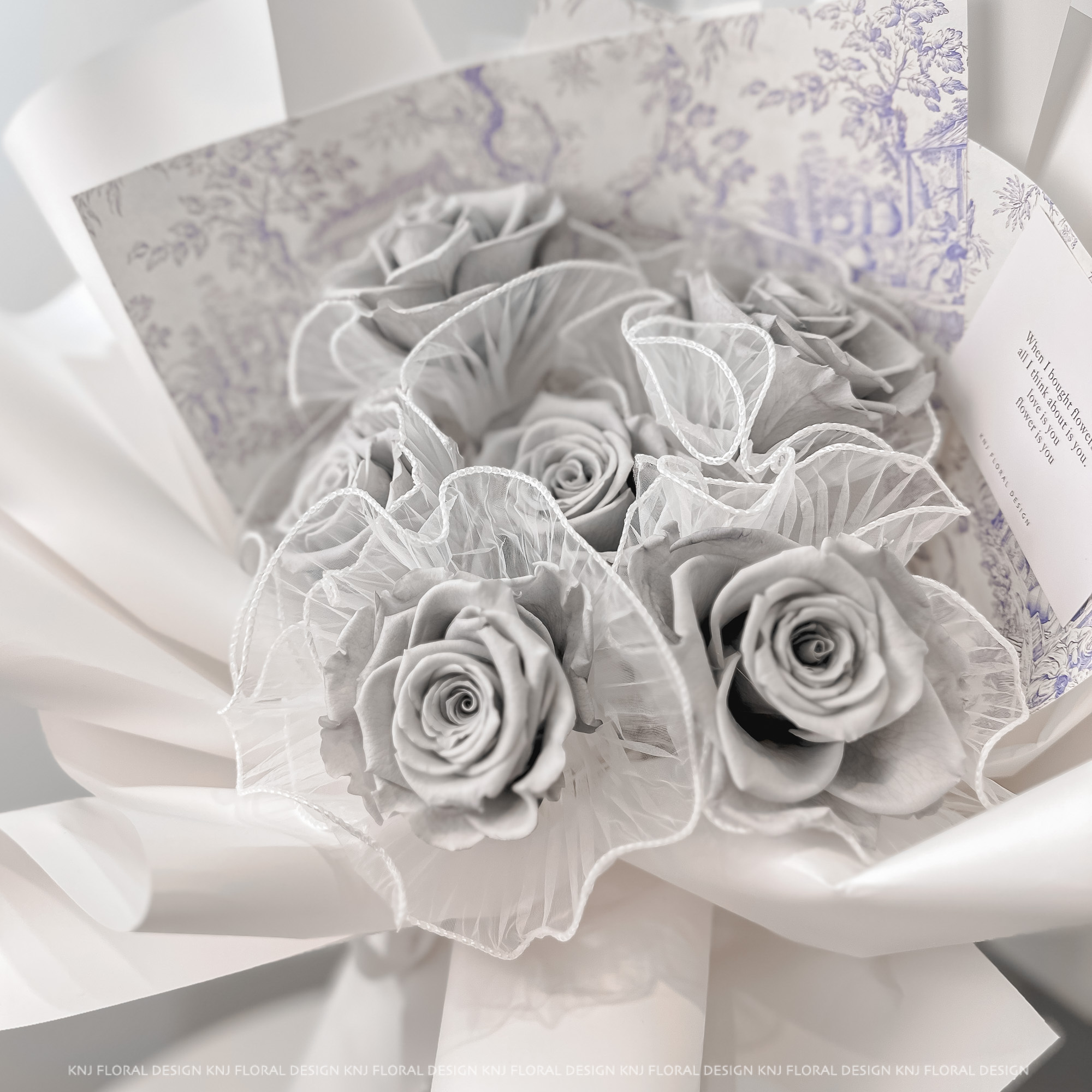 頂級晨霧灰永生玫瑰花束