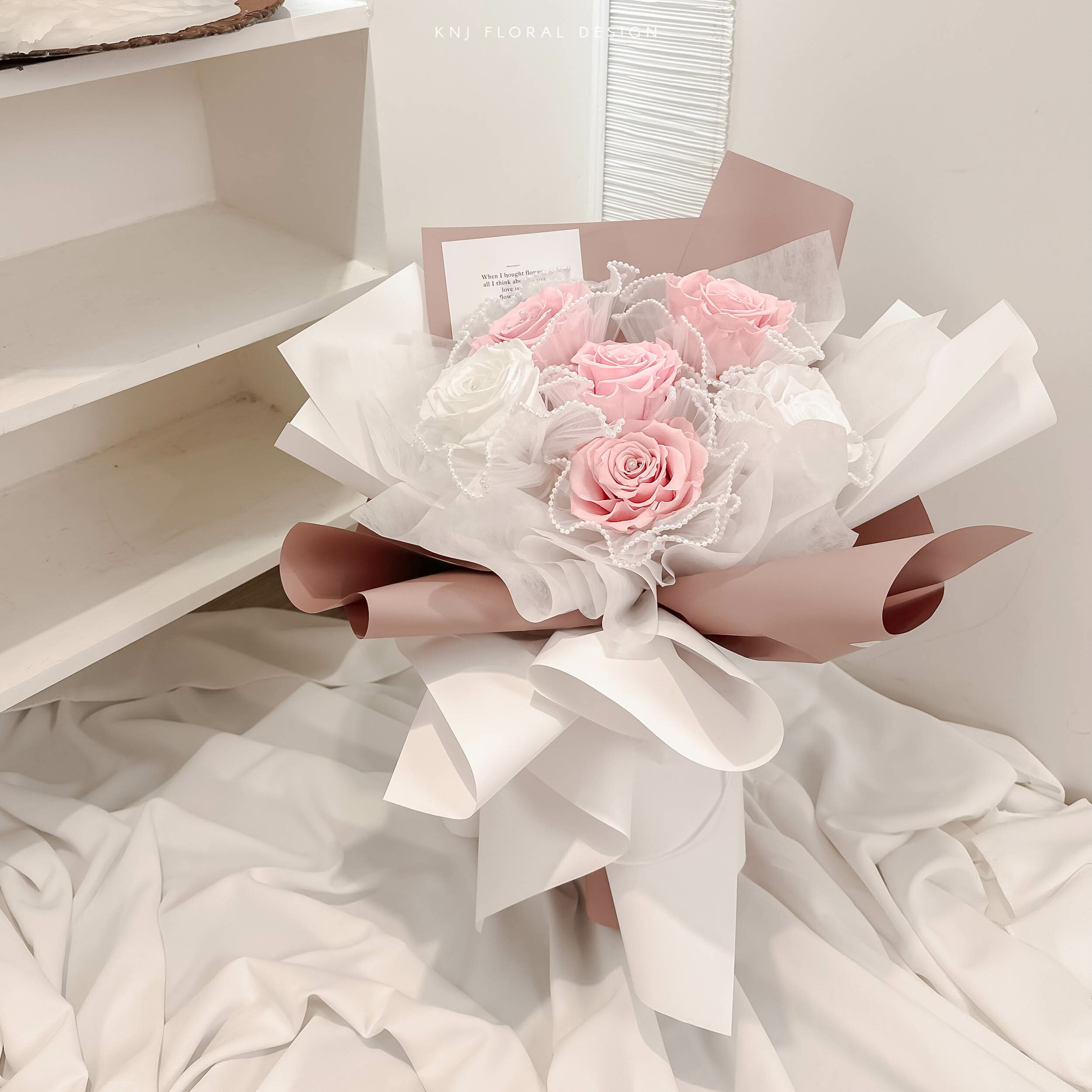 浪漫粉白頂級永生玫瑰花束