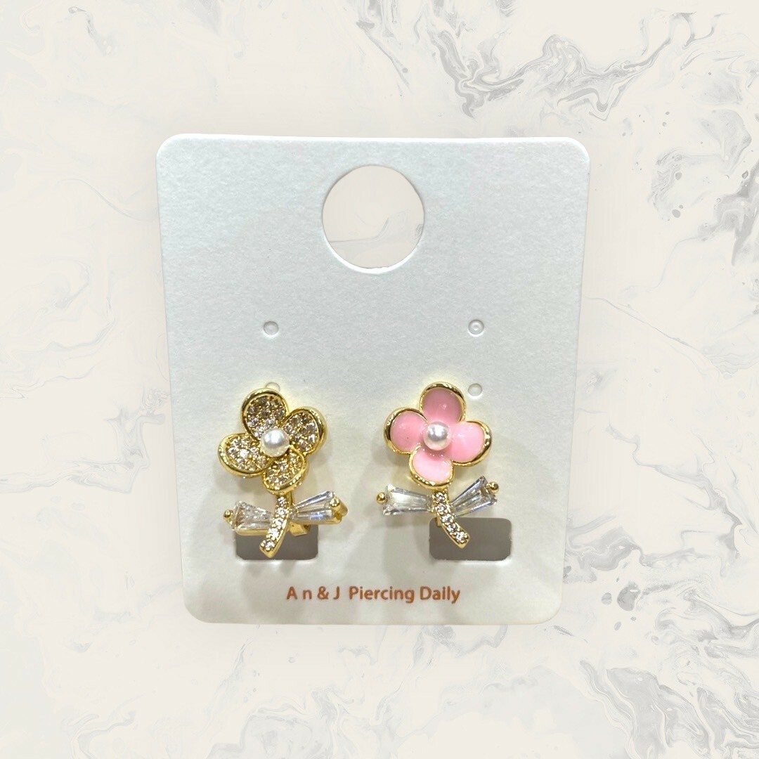 韓國直送-夾式 不對稱 中珍珠滿鋯花+粉花梯鋯葉子 鍍14K