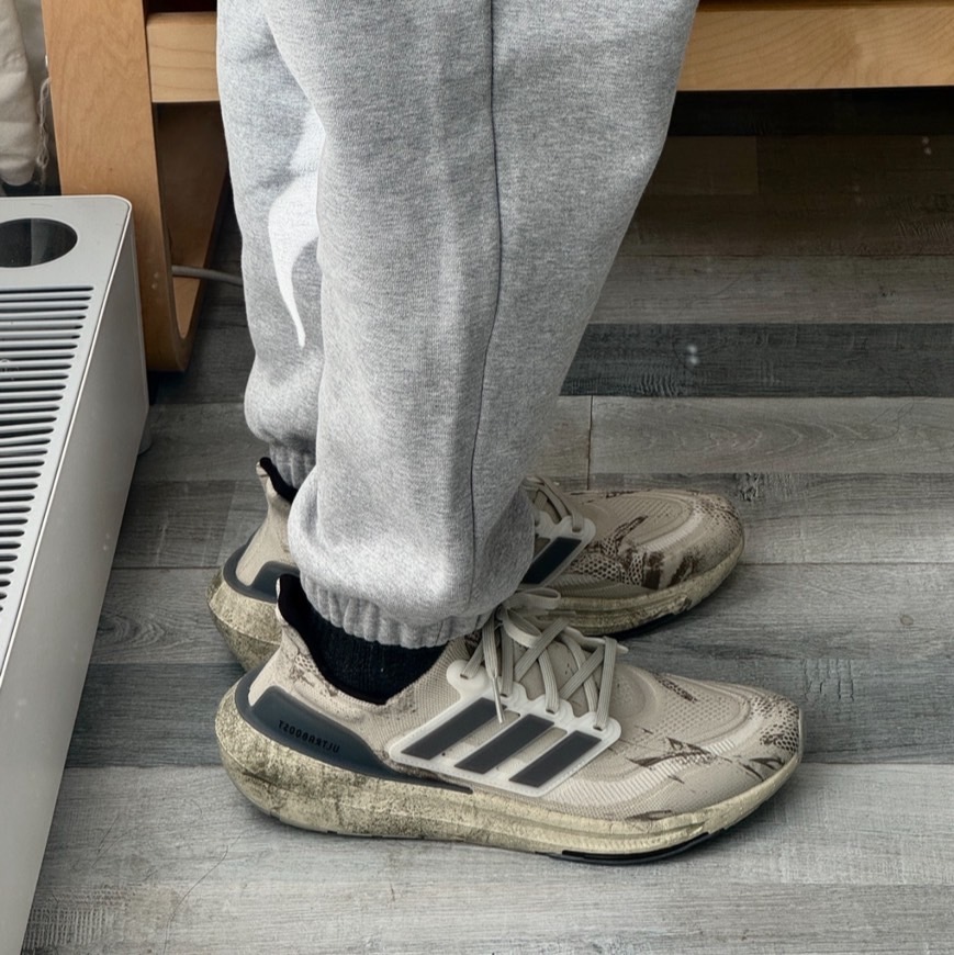 <連線代購商品>ADIDAS UltraBOOST Light 軟Q鞋底 保麗龍 跑鞋 髒髒鞋【IE5978】耐髒 不怕髒