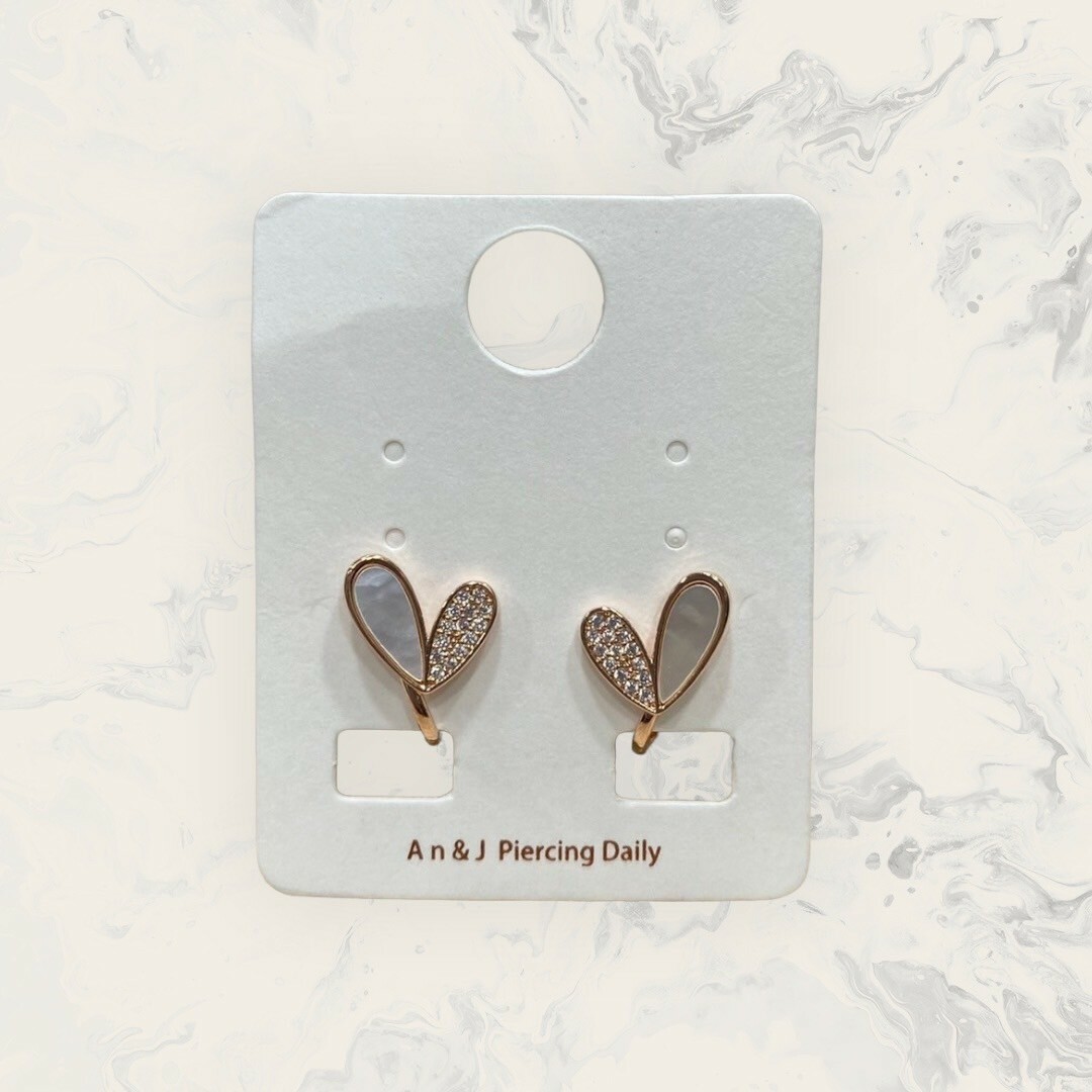 韓國直送-夾式 半貝殼面+半滿鋯愛心 鍍14K