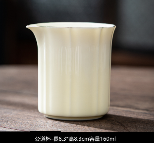 New tea bowl and tea set (mutton fat jade (petals) custard - fair cup)