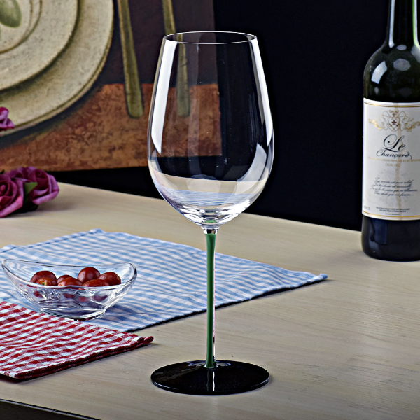 New style [1 piece] crystal color red wine glass (capacity/item number: 900ml/green stem, black bottom)