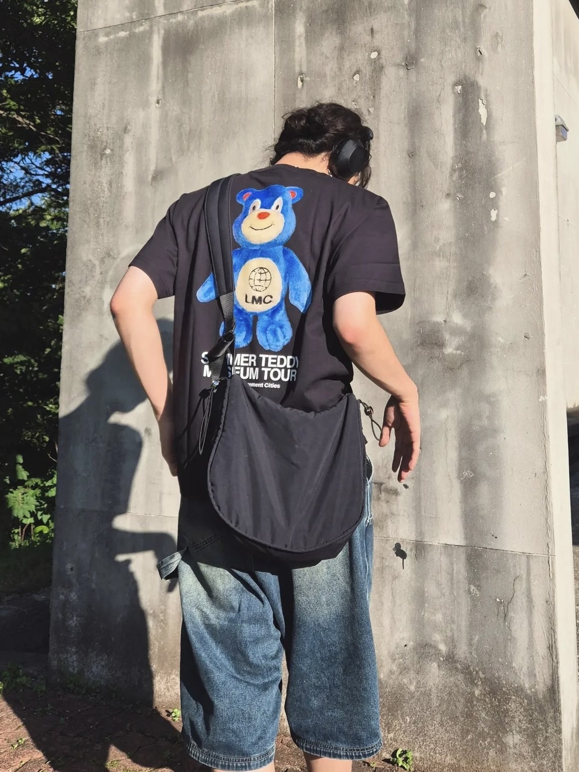 [ LMC ]★25SS★韓国人気★SUMMER TEDDY MUSEUM TOUR SWEATSHIRT LMC ]☆25SS☆韓国人気☆SUMMER TEDDY MUSEUM TOUR SWEATSHIRT