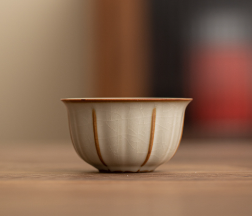 新款茶杯（米黃汝窑-菊瓣杯）