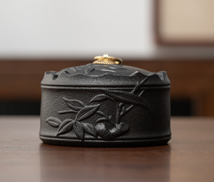New ceramic ashtray with cover (rising steadily---black ceramic ashtray)